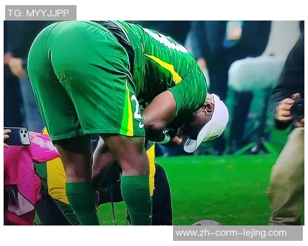 法比奥跪地爆哭! 职业生涯首冠,足协杯决赛戴帽,包办两大金靴 法比奥跪地爆哭! 职业生涯首冠,足协杯决赛戴帽,包办两大金靴